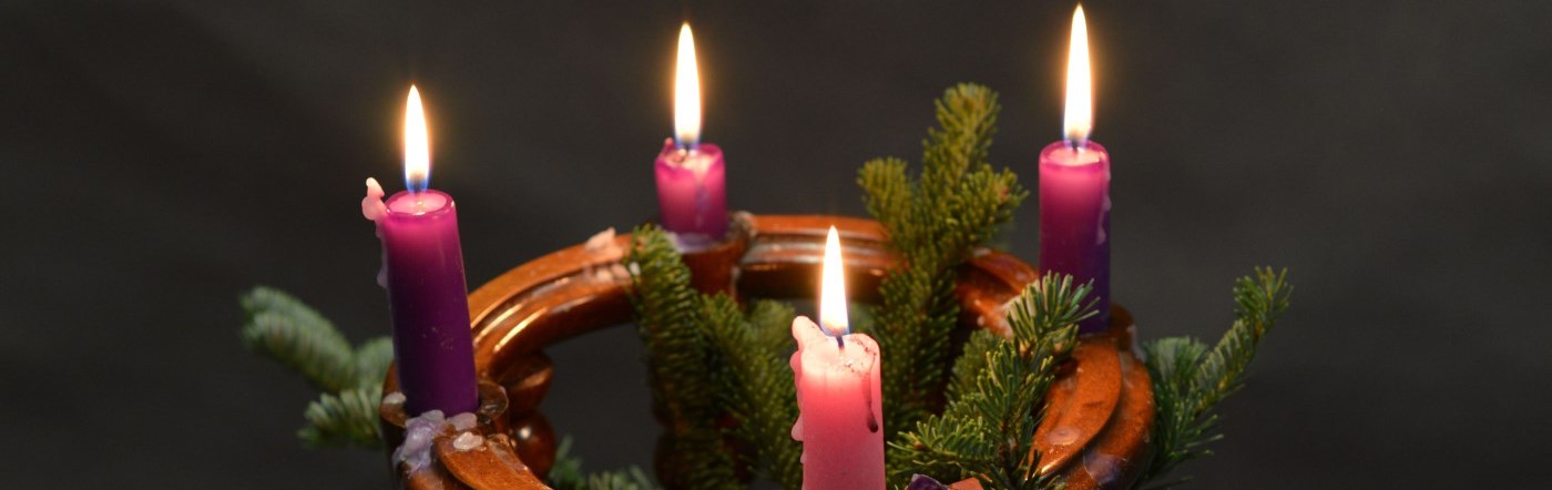 Advent candles burning